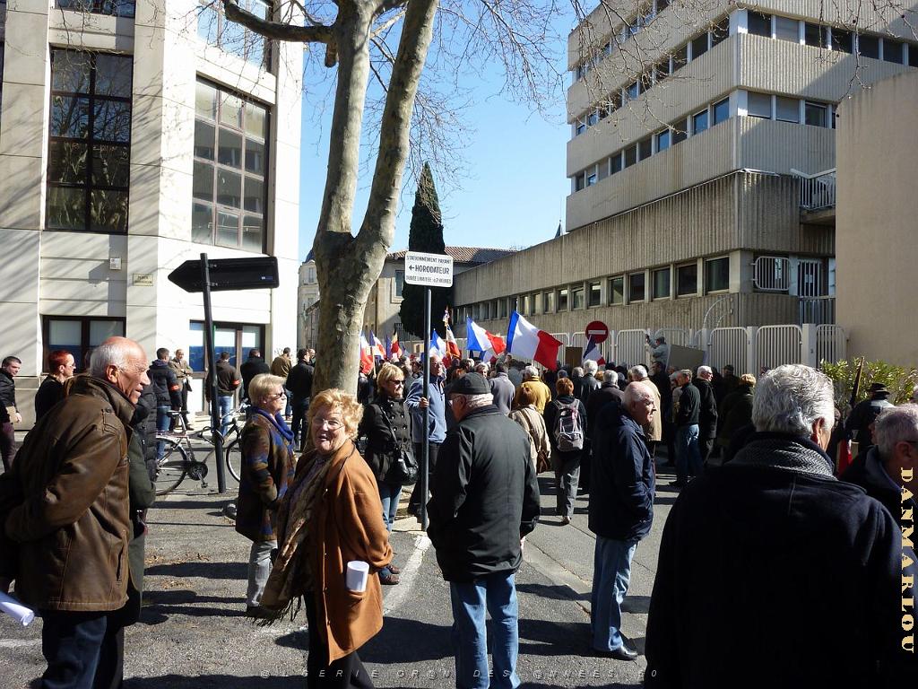 2012 03 10 NIMES MANIF CONTRE COLLOQUE DU FLN (30) PAR GV.JPG